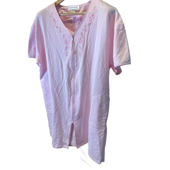 Of the Moment Light Pink Flower Embroidered Full Zip Robe Sz 1X - Picture 3 of 8